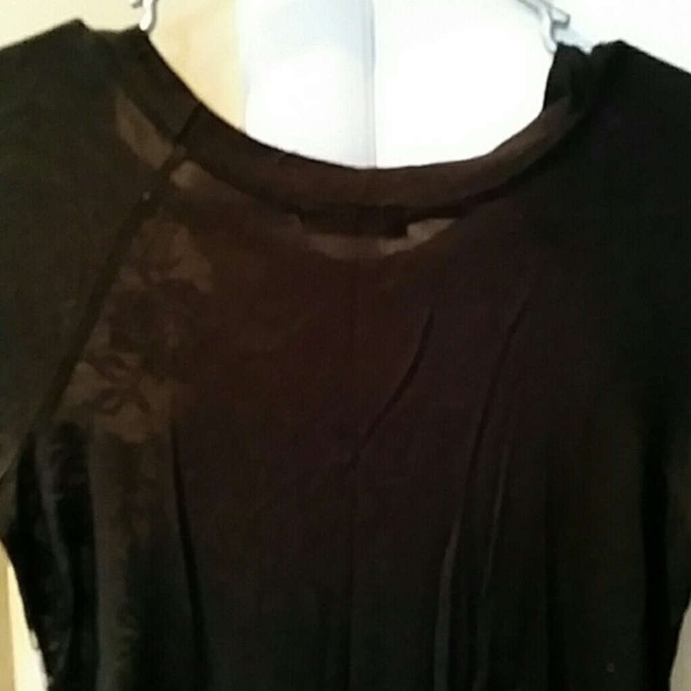 Black top with floral front, from Delia's - Picture 3 of 4